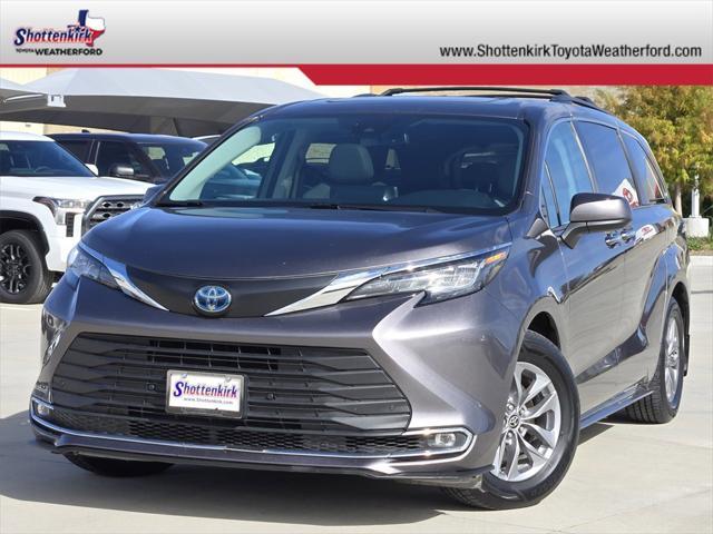 used 2022 Toyota Sienna car, priced at $32,894