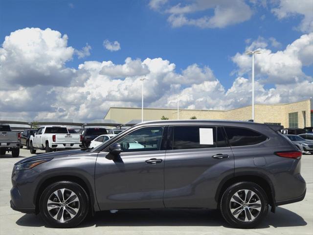 used 2021 Toyota Highlander car, priced at $29,391