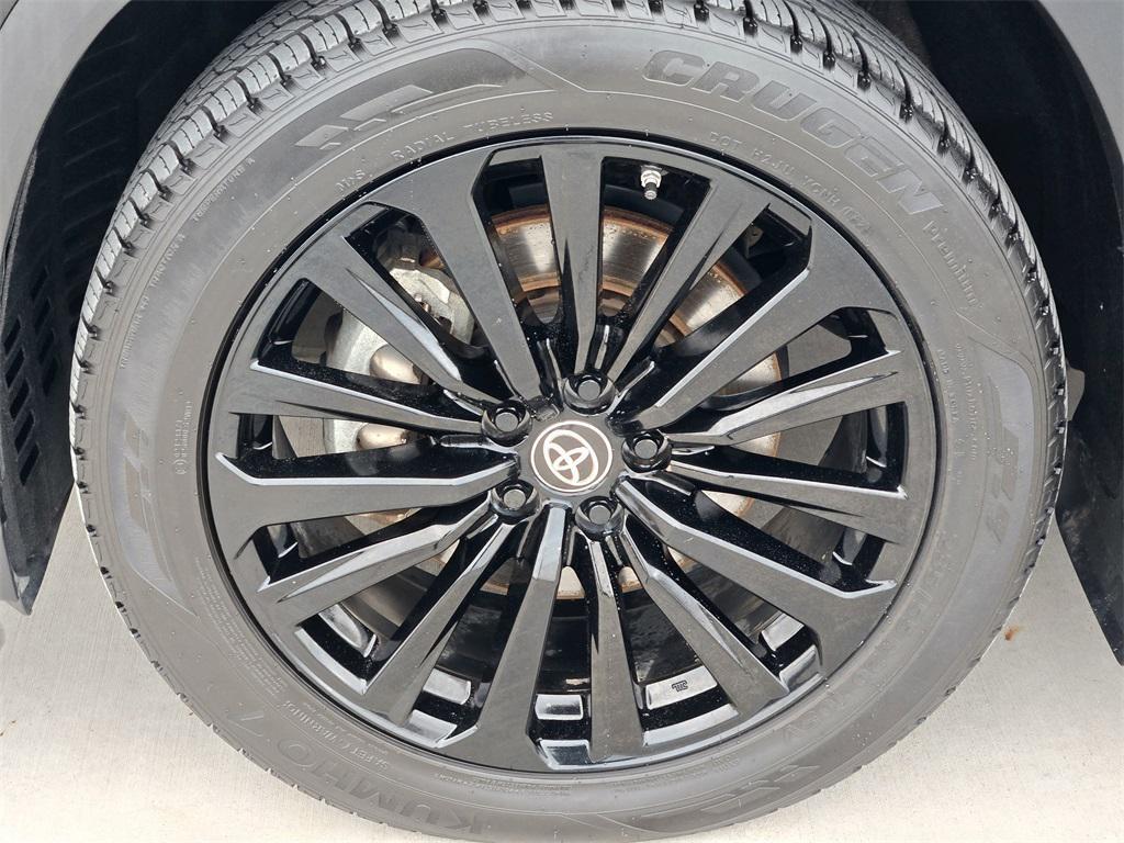 used 2023 Toyota Highlander car, priced at $32,977