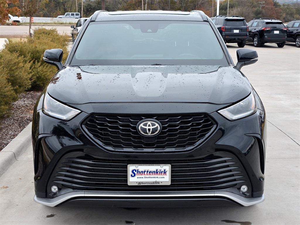 used 2023 Toyota Highlander car, priced at $32,977