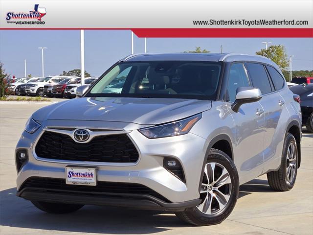 used 2022 Toyota Highlander car, priced at $30,929