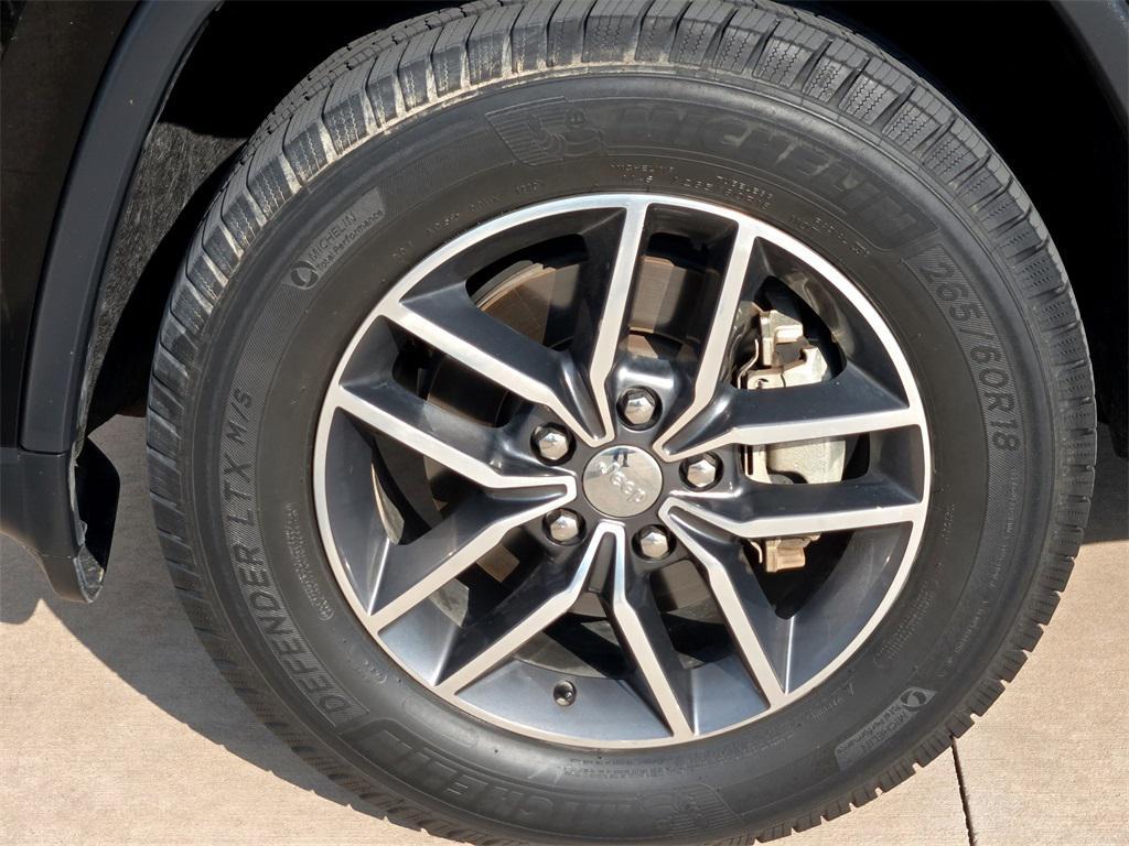 used 2017 Jeep Grand Cherokee car, priced at $14,938