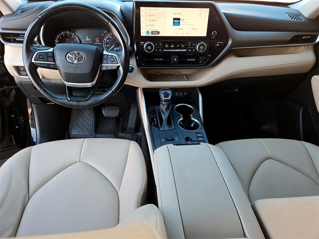 used 2023 Toyota Highlander car, priced at $34,492
