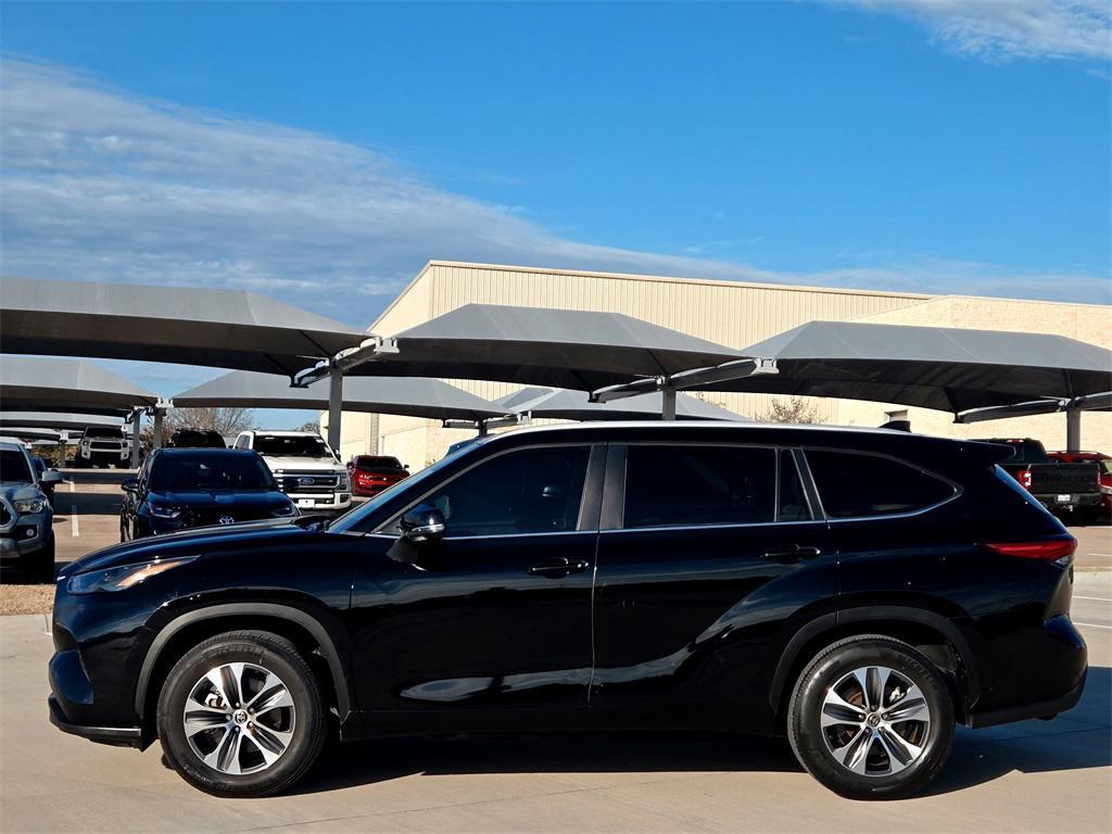 used 2023 Toyota Highlander car, priced at $34,492
