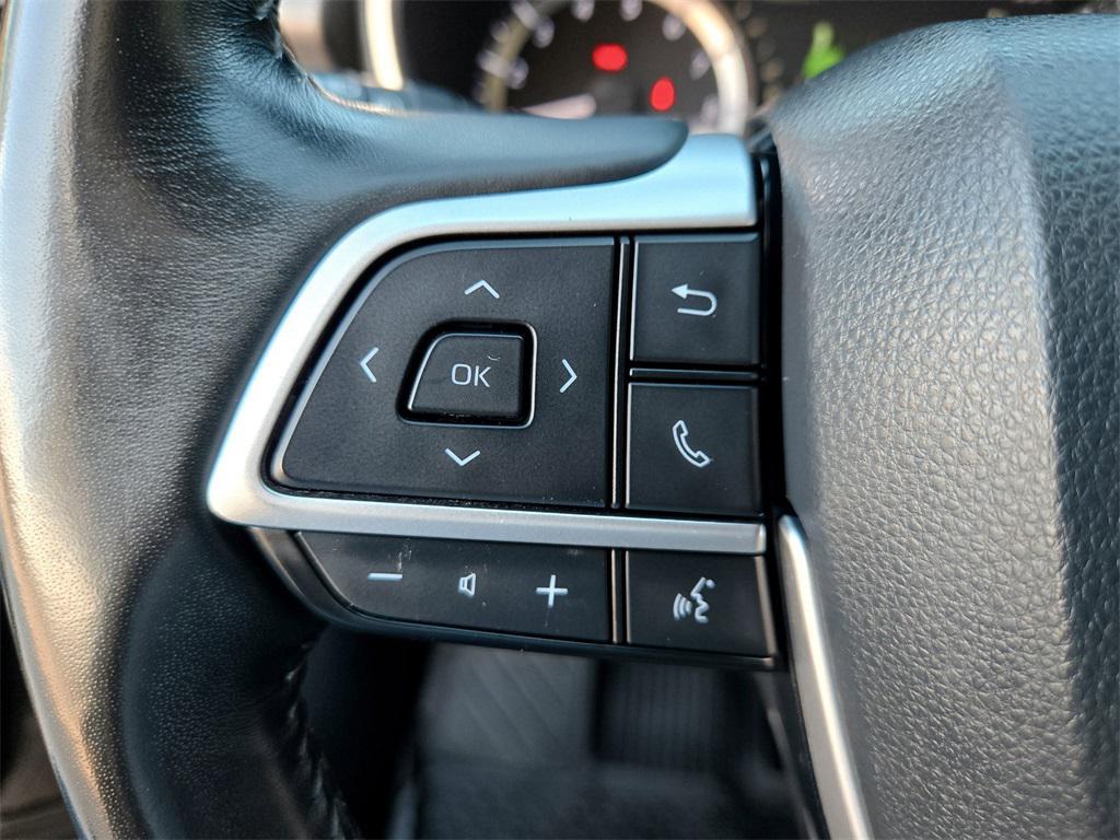 used 2023 Toyota Highlander car, priced at $34,492