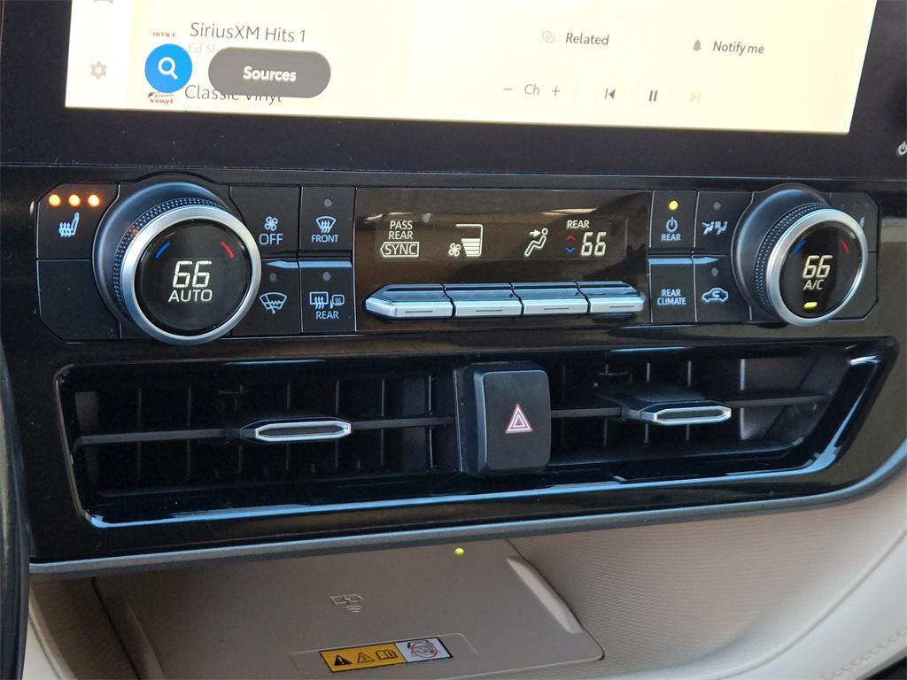 used 2023 Toyota Highlander car, priced at $34,492