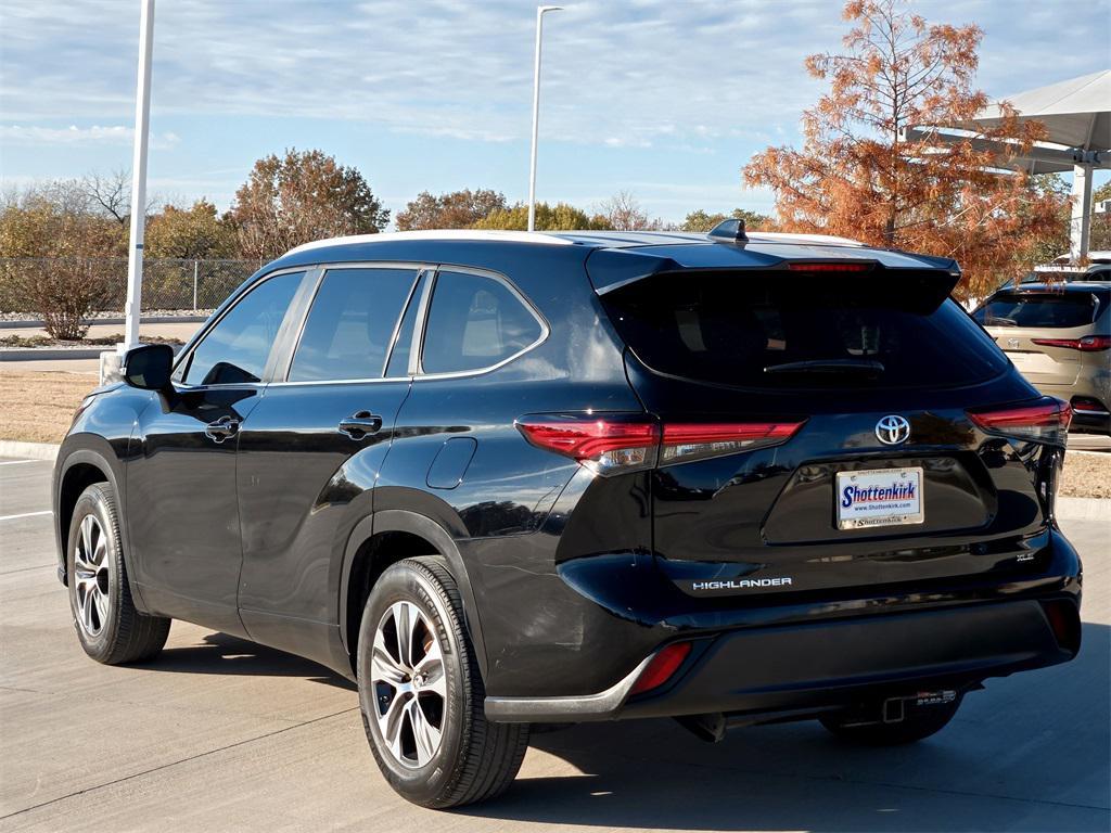 used 2023 Toyota Highlander car, priced at $34,492