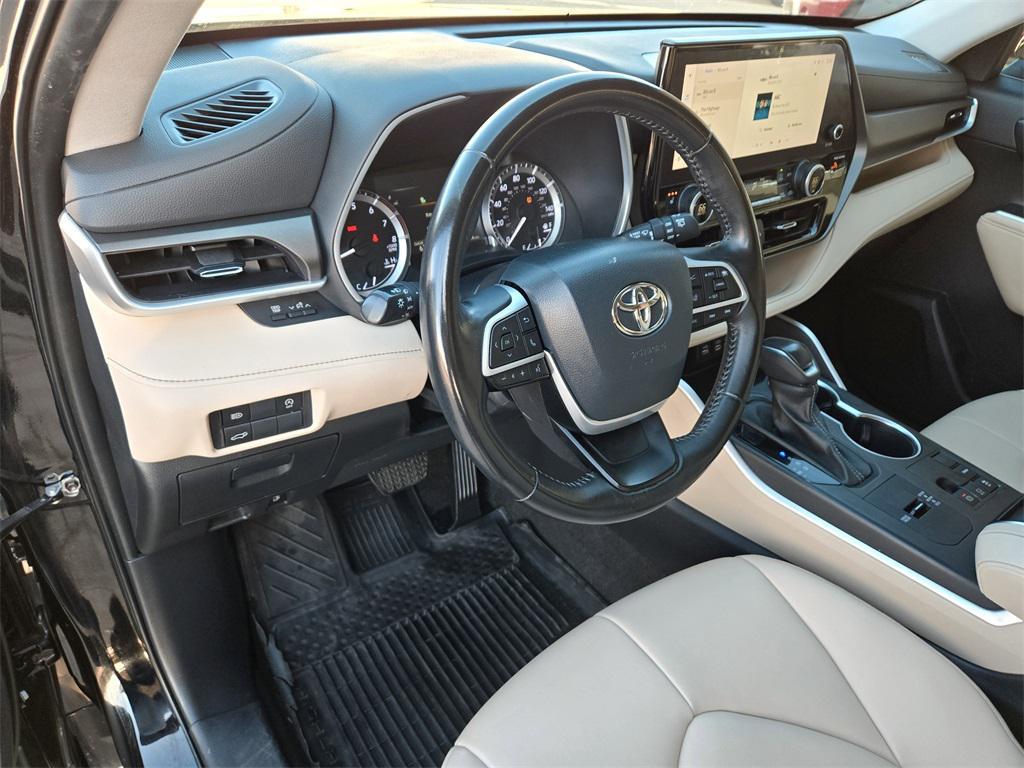 used 2023 Toyota Highlander car, priced at $34,492