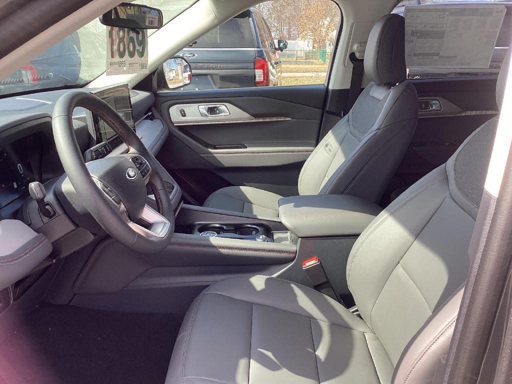 new 2025 Ford Explorer car, priced at $46,404
