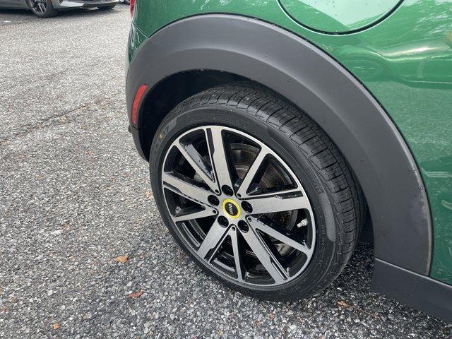 used 2024 MINI SE Hardtop car, priced at $24,999