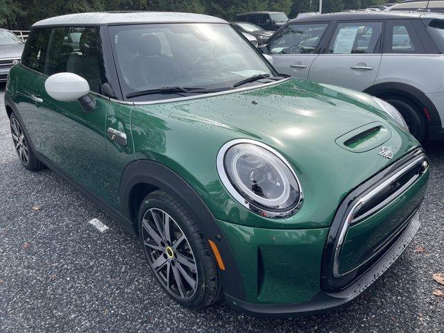 used 2024 MINI SE Hardtop car, priced at $24,999