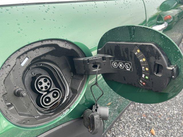 used 2024 MINI SE Hardtop car, priced at $24,999