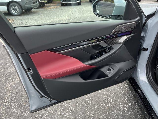 new 2026 BMW 550e car