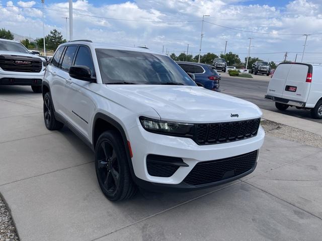 used 2022 Jeep Grand Cherokee car, priced at $28,400