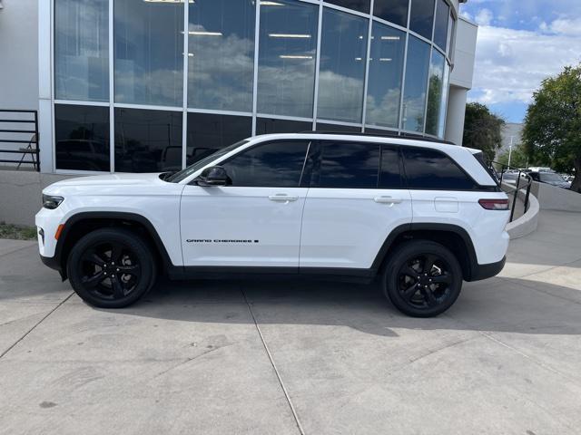 used 2022 Jeep Grand Cherokee car, priced at $28,400