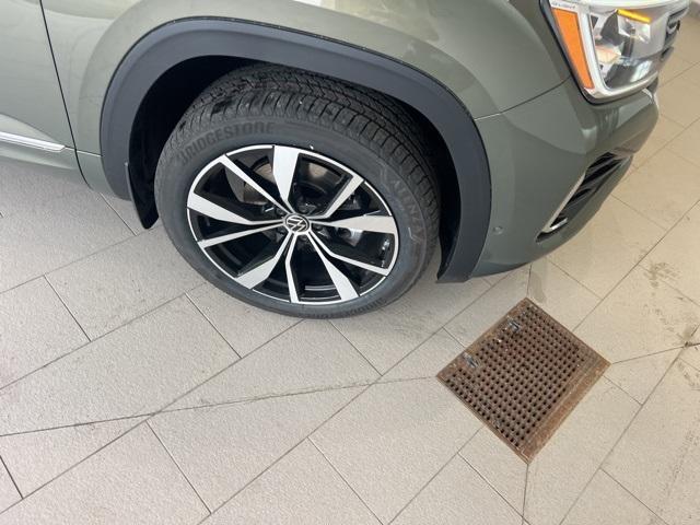 new 2025 Volkswagen Atlas car, priced at $56,901