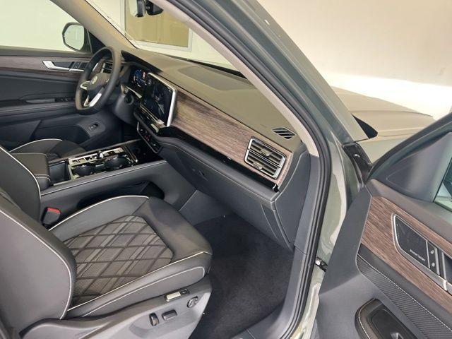 new 2025 Volkswagen Atlas car, priced at $55,301