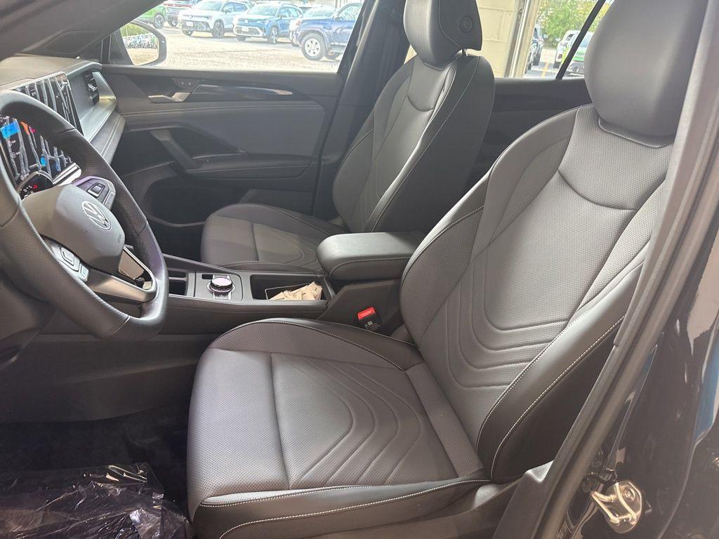 new 2025 Volkswagen Tiguan car, priced at $39,437