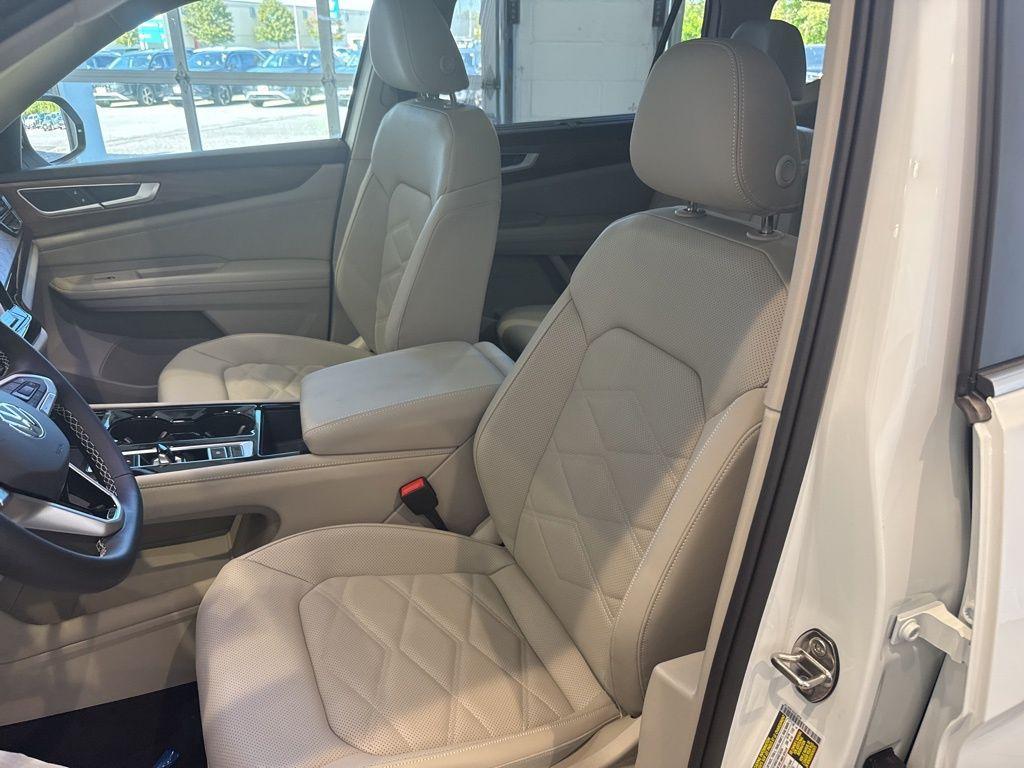 new 2026 Volkswagen Atlas car, priced at $50,120