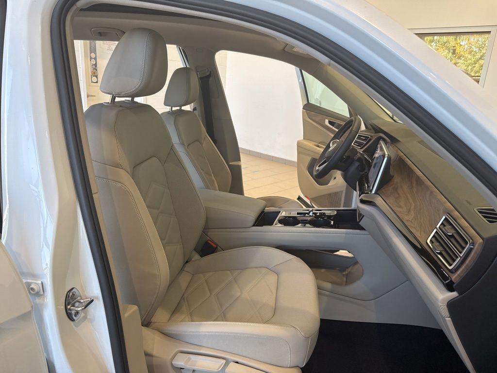 new 2026 Volkswagen Atlas car, priced at $50,120
