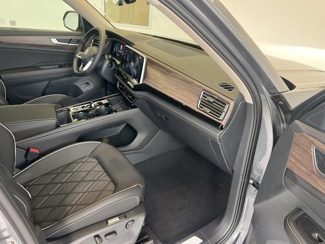 new 2025 Volkswagen Atlas car, priced at $56,136