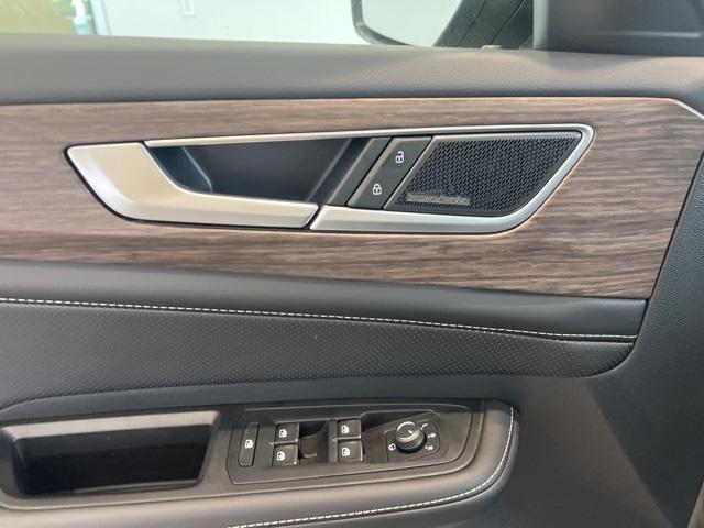 new 2025 Volkswagen Atlas car, priced at $56,136
