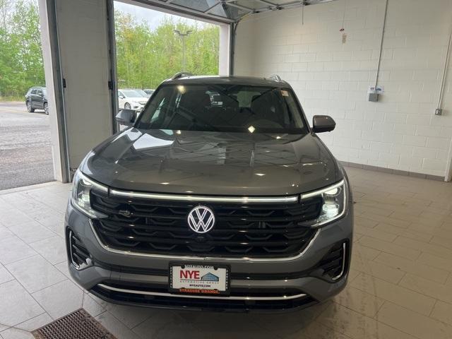 new 2025 Volkswagen Atlas car, priced at $56,136