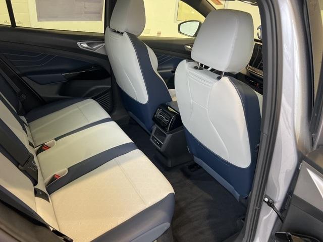 new 2024 Volkswagen ID.4 car, priced at $45,641