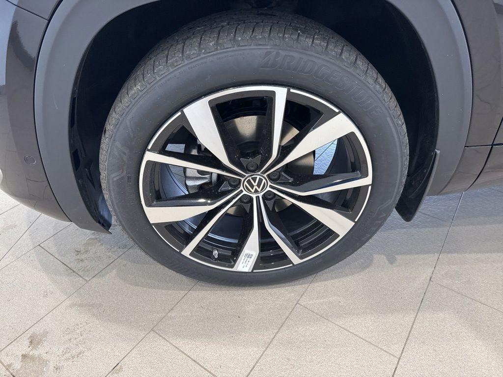 new 2026 Volkswagen Atlas car, priced at $57,301