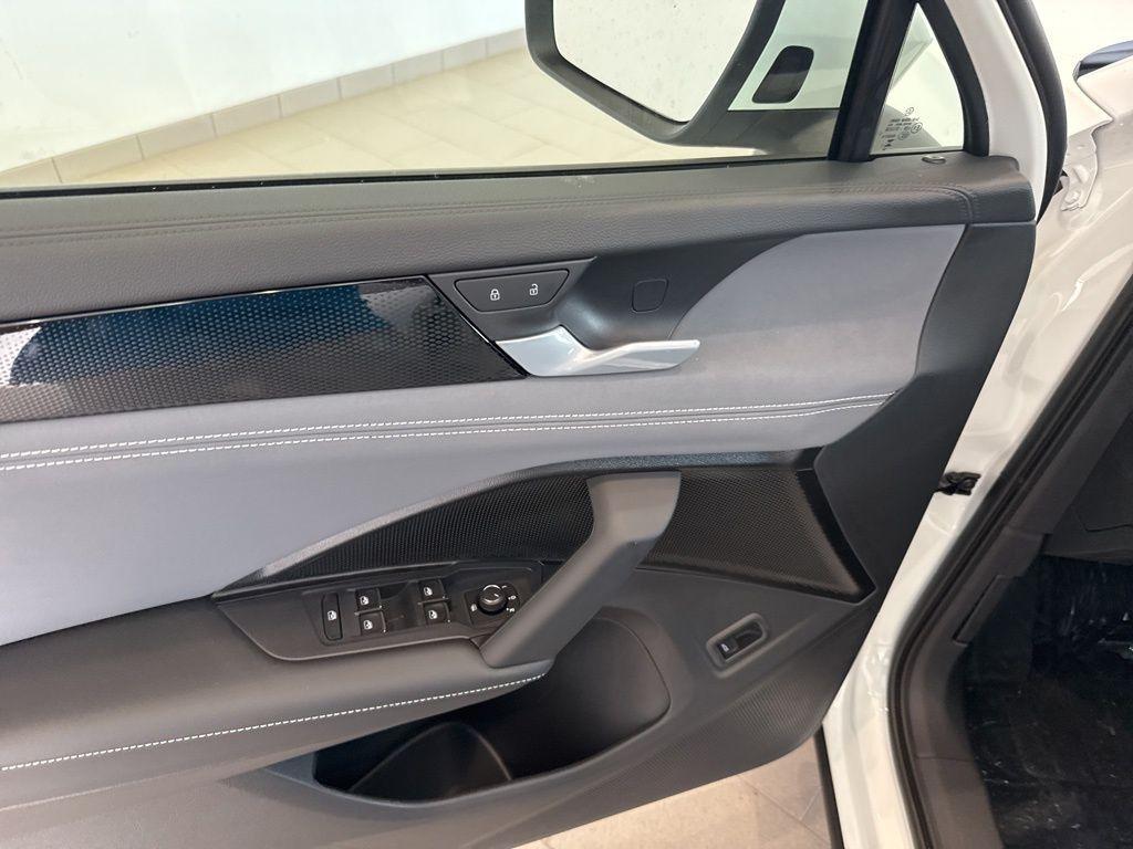 new 2025 Volkswagen Tiguan car, priced at $37,437