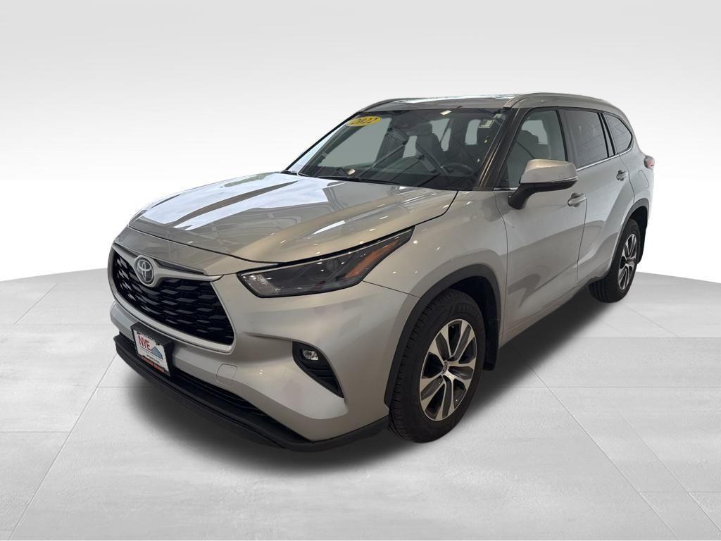 used 2022 Toyota Highlander car, priced at $36,488