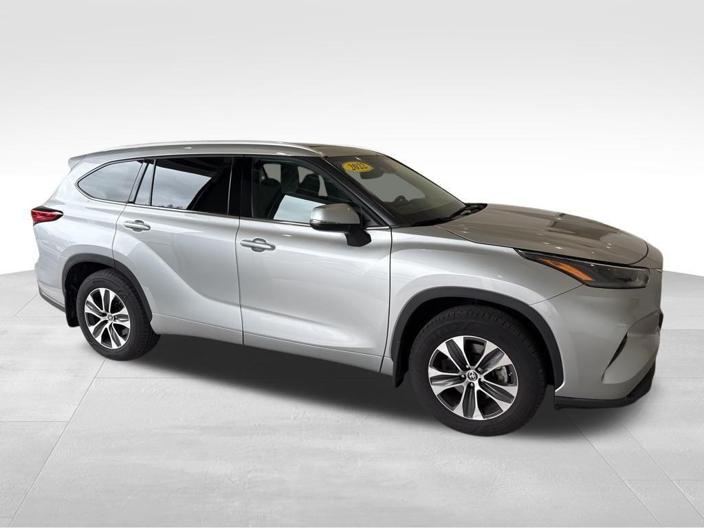 used 2022 Toyota Highlander car, priced at $36,488