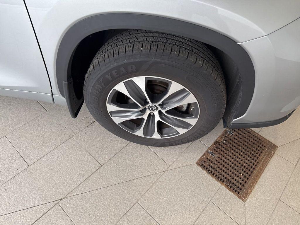 used 2022 Toyota Highlander car, priced at $36,488