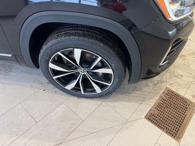 new 2025 Volkswagen Atlas Cross Sport car, priced at $53,626