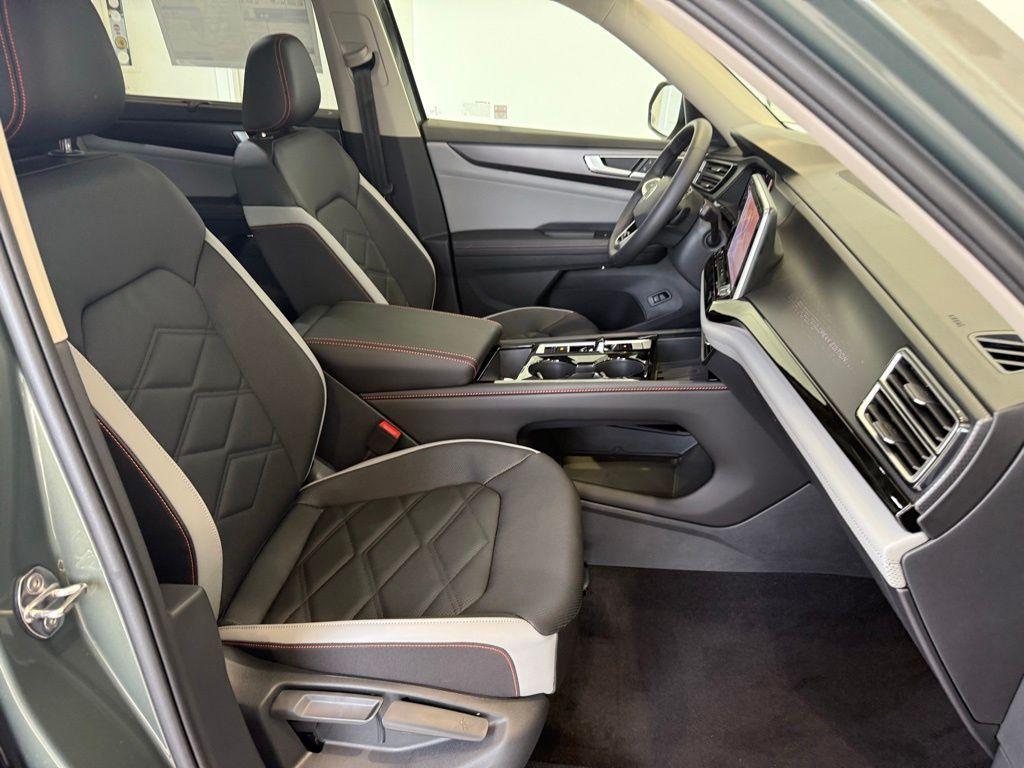 new 2025 Volkswagen Atlas car, priced at $47,151
