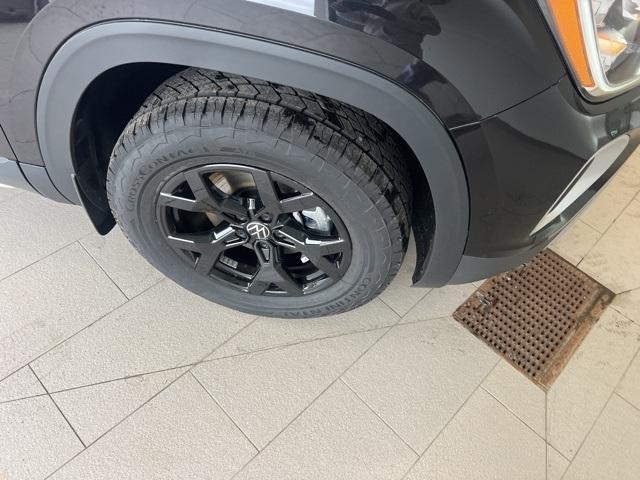 new 2025 Volkswagen Atlas car, priced at $48,811