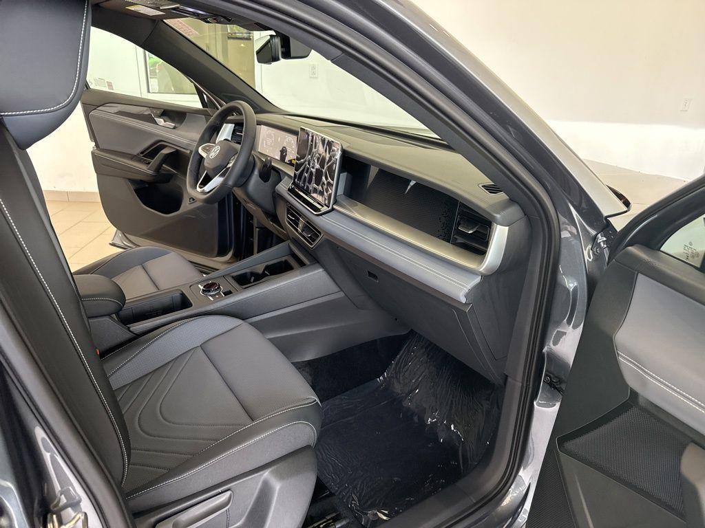 new 2025 Volkswagen Tiguan car, priced at $39,447