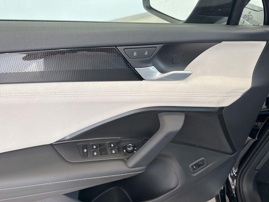 new 2025 Volkswagen Tiguan car, priced at $37,286