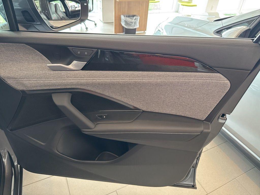 new 2025 Volkswagen Tiguan car, priced at $32,721