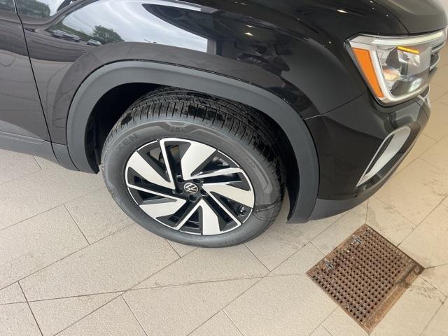 new 2025 Volkswagen Atlas car, priced at $46,622