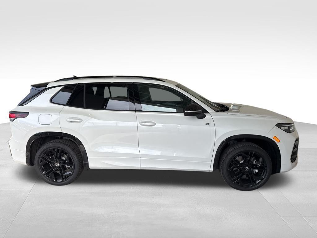 new 2025 Volkswagen Tiguan car, priced at $40,190
