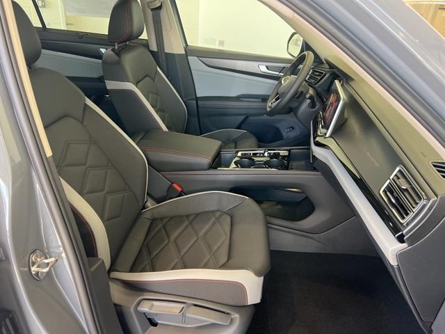 new 2025 Volkswagen Atlas car, priced at $50,101