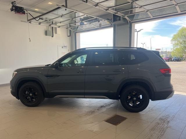 new 2025 Volkswagen Atlas car, priced at $50,101