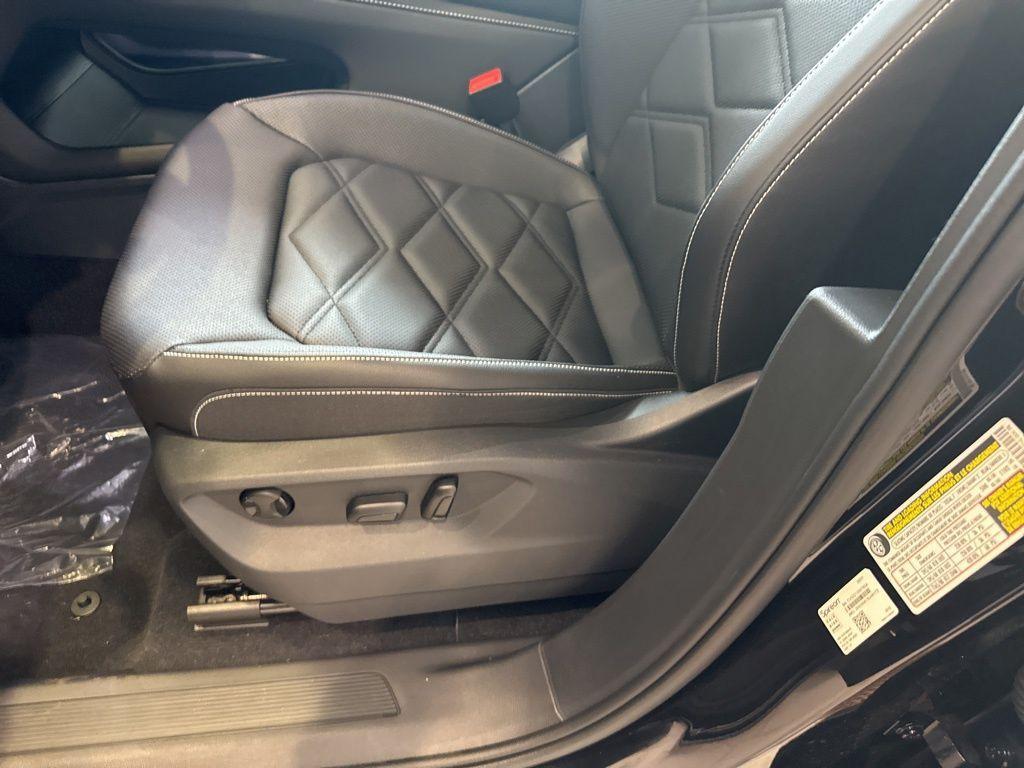 new 2025 Volkswagen Atlas car, priced at $42,577