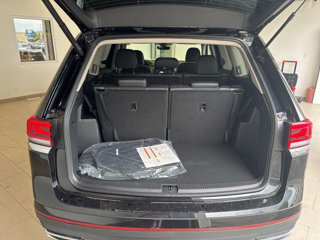 new 2025 Volkswagen Atlas car, priced at $42,577