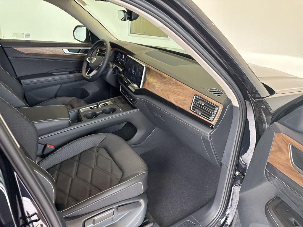 new 2025 Volkswagen Atlas car, priced at $42,577