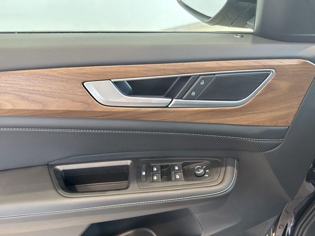 new 2025 Volkswagen Atlas car, priced at $42,577