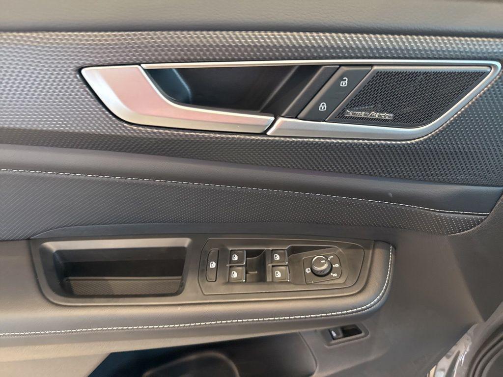 new 2026 Volkswagen Atlas Cross Sport car, priced at $56,186