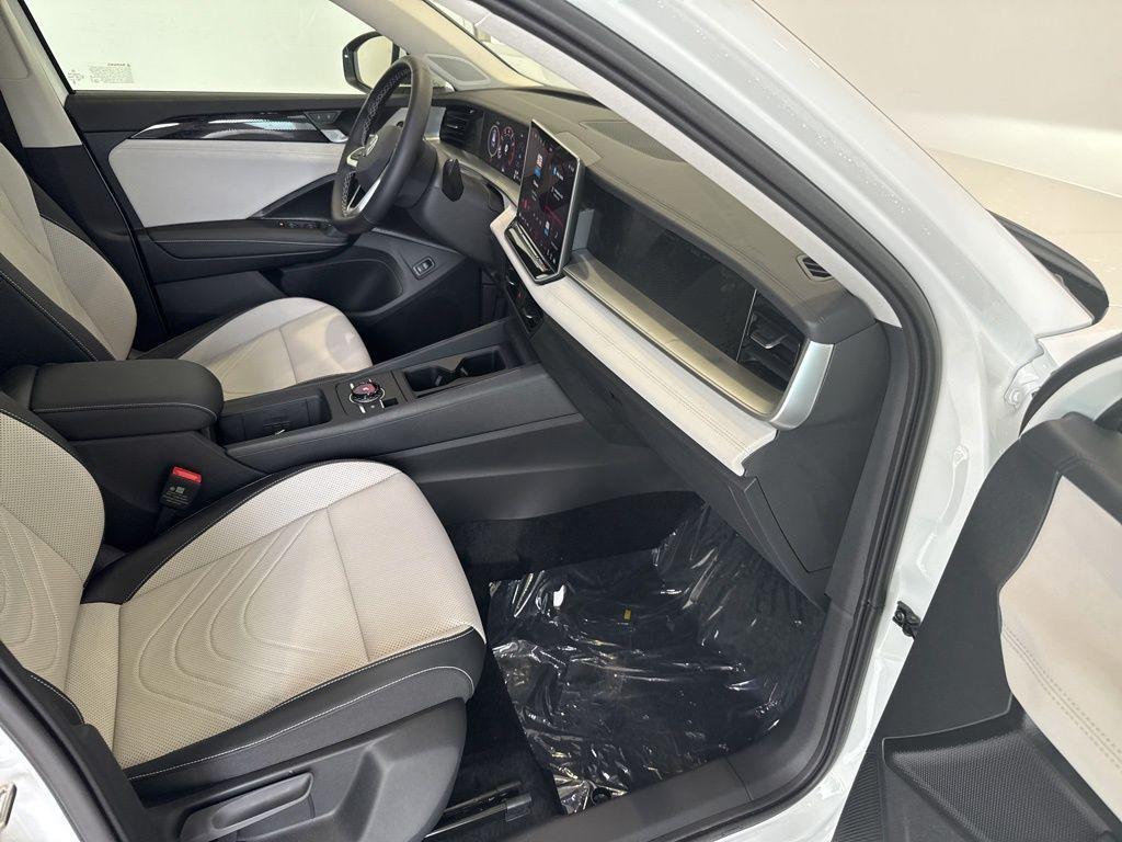new 2025 Volkswagen Tiguan car, priced at $37,699