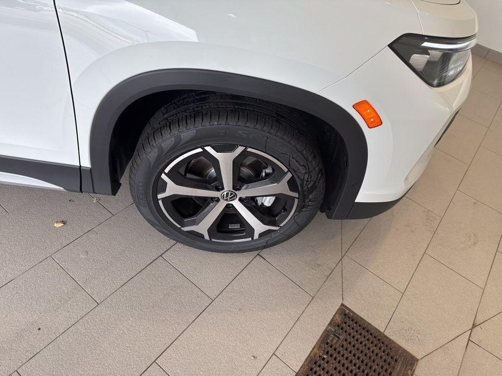 new 2025 Volkswagen Tiguan car, priced at $37,699